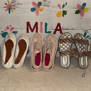 3 New Stylish Shoes
Blowfish Girls Pink and Beige Casual Sneakers Plus 2